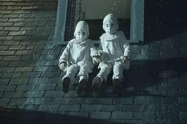五岁小孩梦游哭闹五岁小孩梦游哭闹可能是由于多种原因引起的，包括生理和心理因素。以下是一些可能的原因和建议