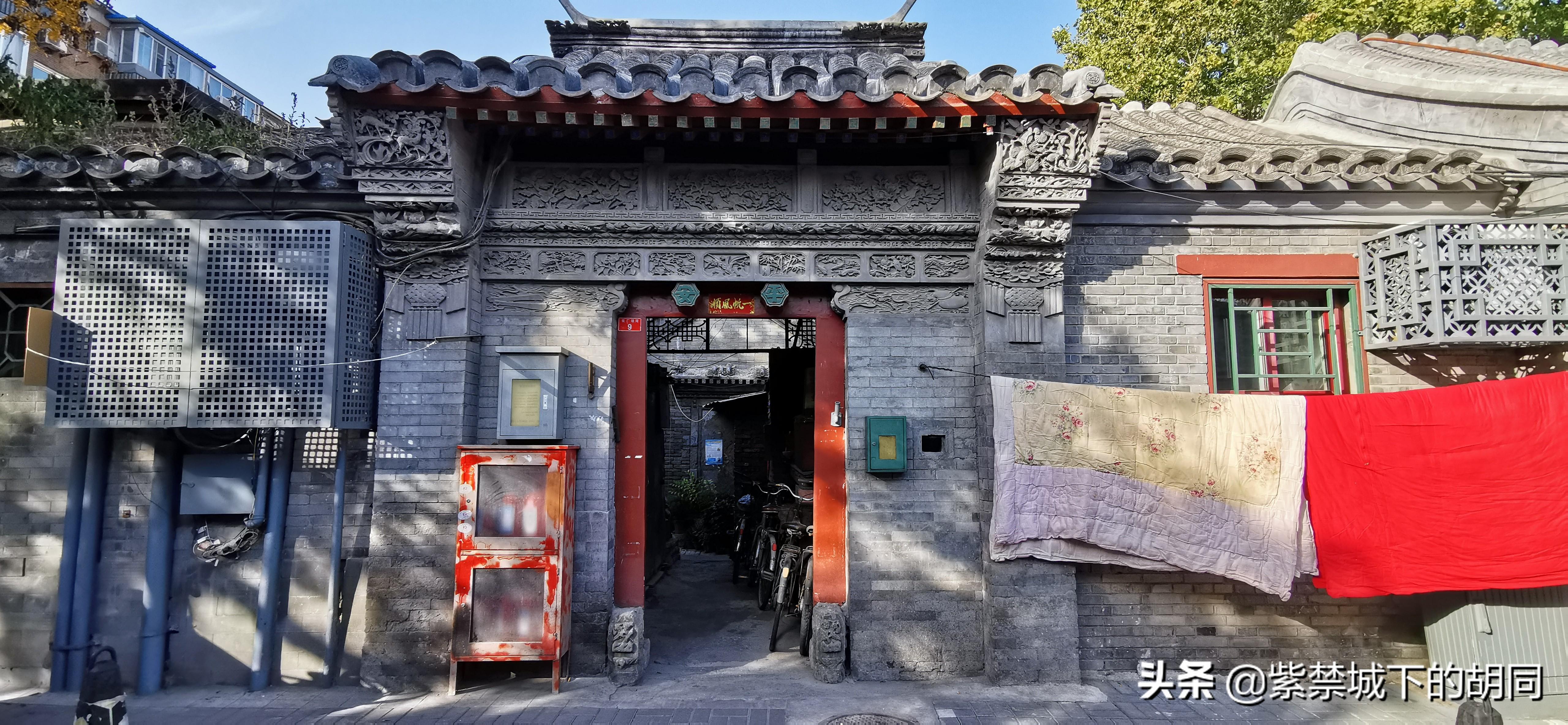 聊聊房主1. 角色与职责，房主通常指的是一个物业的拥有者或主要负责人。他们需要承担物业的管理和维护工作，确保房屋及其设施的正常运行。这包括但不限于房屋的维修、保养、安全以及日常的清洁和保洁工作。
