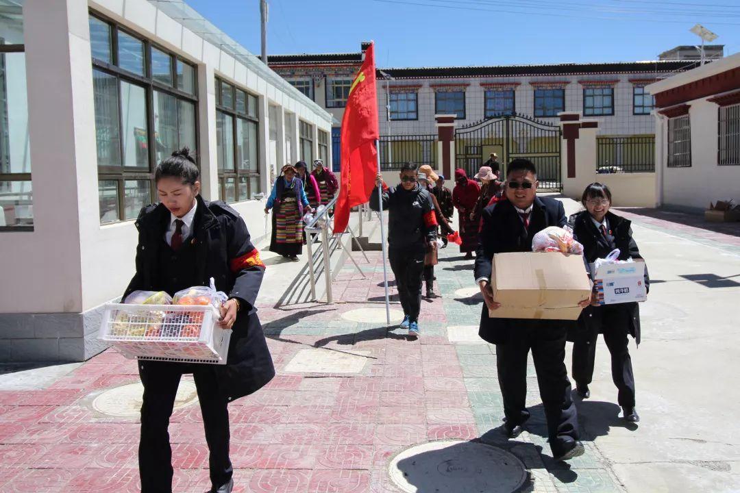 西藏自治区60周年西藏自治区是中国的一个自治区，成立于1959年。关于西藏自治区成立六十周年（即西藏自治区成立以来的第60年），这是一个重要的纪念时刻，标志着西藏自治区的历史发展和社会进步。在这一时期，西藏自治区在经济、文化、社会等方面取得了巨大的成就和发展。同时，西藏地区的文化遗产和自然风光也吸引了世界各地的游客。此外，西藏自治区的成立和发展也体现了中国政府的民族政策和地区发展战略，为西藏人民带来了实实在在的利益。