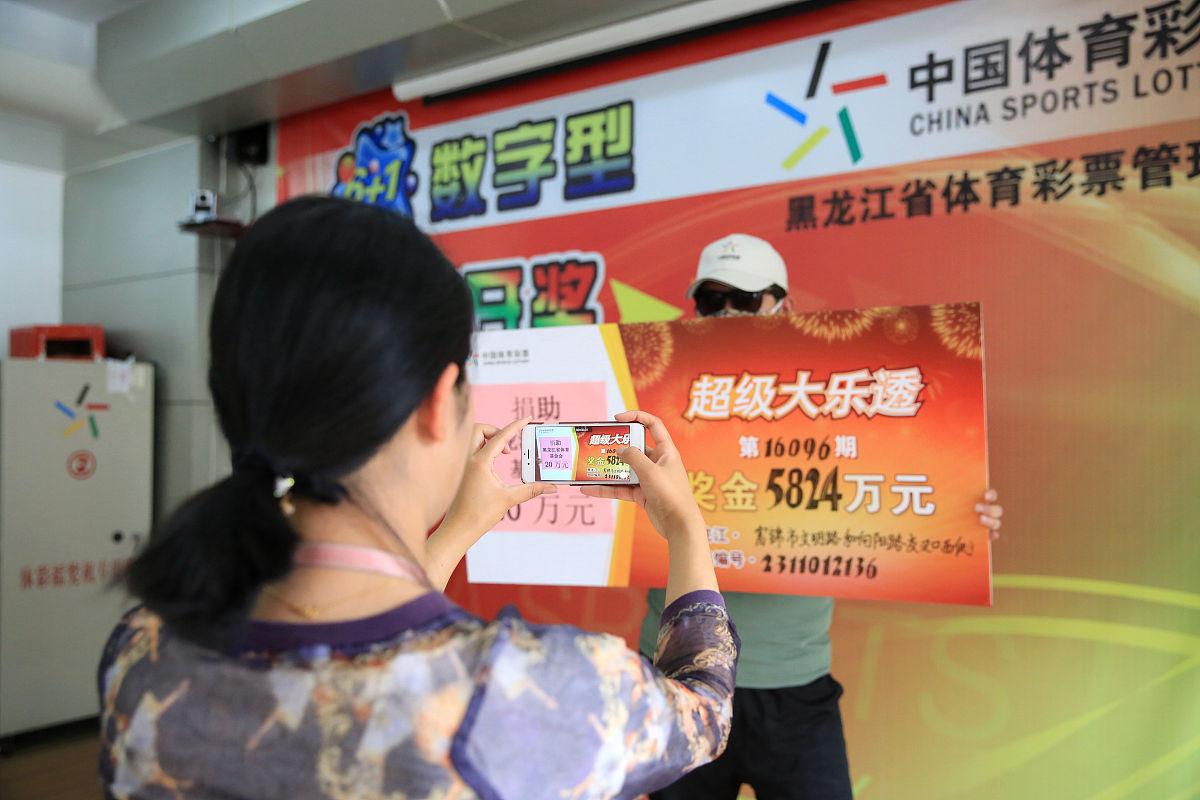 男子买彩票中4500万男子买彩票中得巨额奖金，揭秘彩票背后的故事与启示