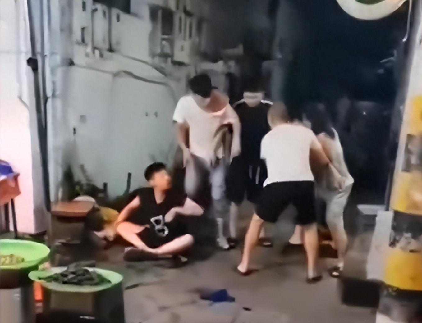 4名醉汉深夜街头，四名醉汉的故事与反思