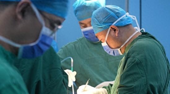 女子称被割掉正常器官 医院回应女子称被割掉正常器官，医院回应——探究事件真相