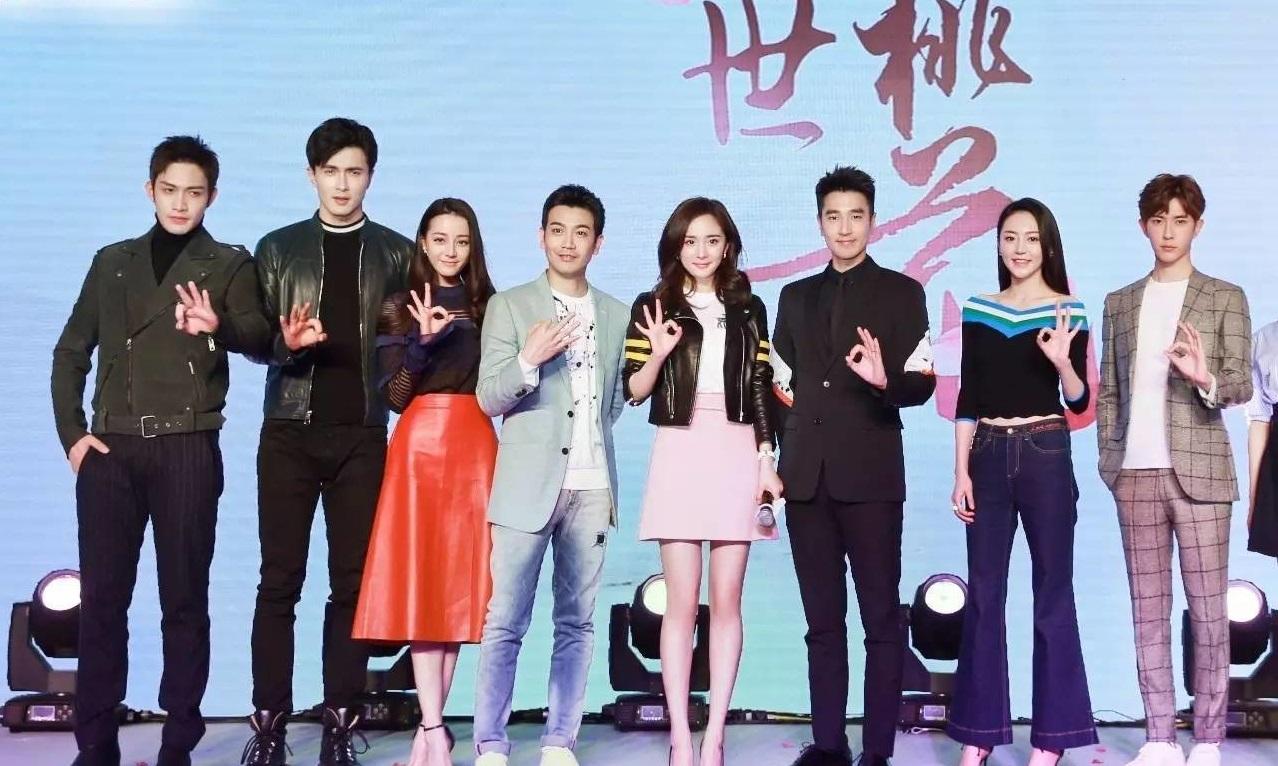杨幂的表演杨幂是一位备受关注的演员，她的表演风格多变，能够胜任不同类型的角色。她的表演具有以下几个特点