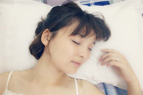 别被睡够8小时绑架别被睡够8小时绑架，重新定义健康睡眠之道