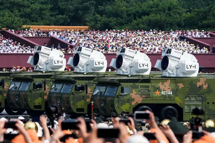 阅兵中的武器装备阅兵中的武器装备，展现国家力量与科技进步